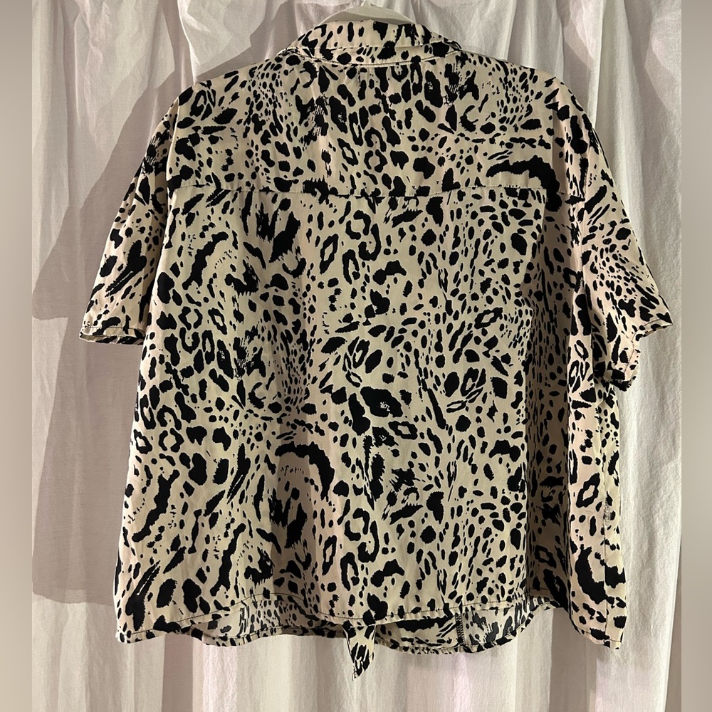 Nasty Gal Leopard Print V-Neck Button Blouse Top – Size 18 - Picture 2 of 4